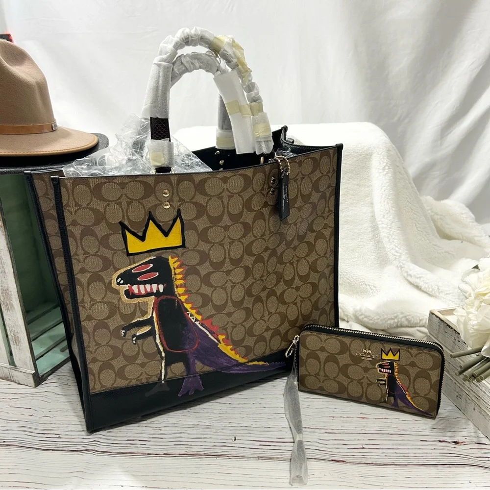 Coach X Jean Michel Basquiat Dempsey Hand/Shoulder/Crossbody and wallet NWT Rare - Picture 1 of 13